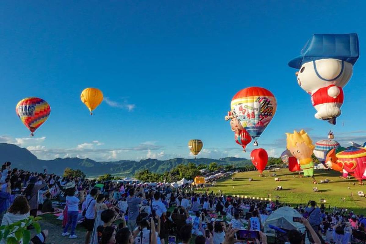 PIBALL !2024臺灣國際熱氣球嘉年華盛大登場 熱氣球翱翔妝點臺東天空