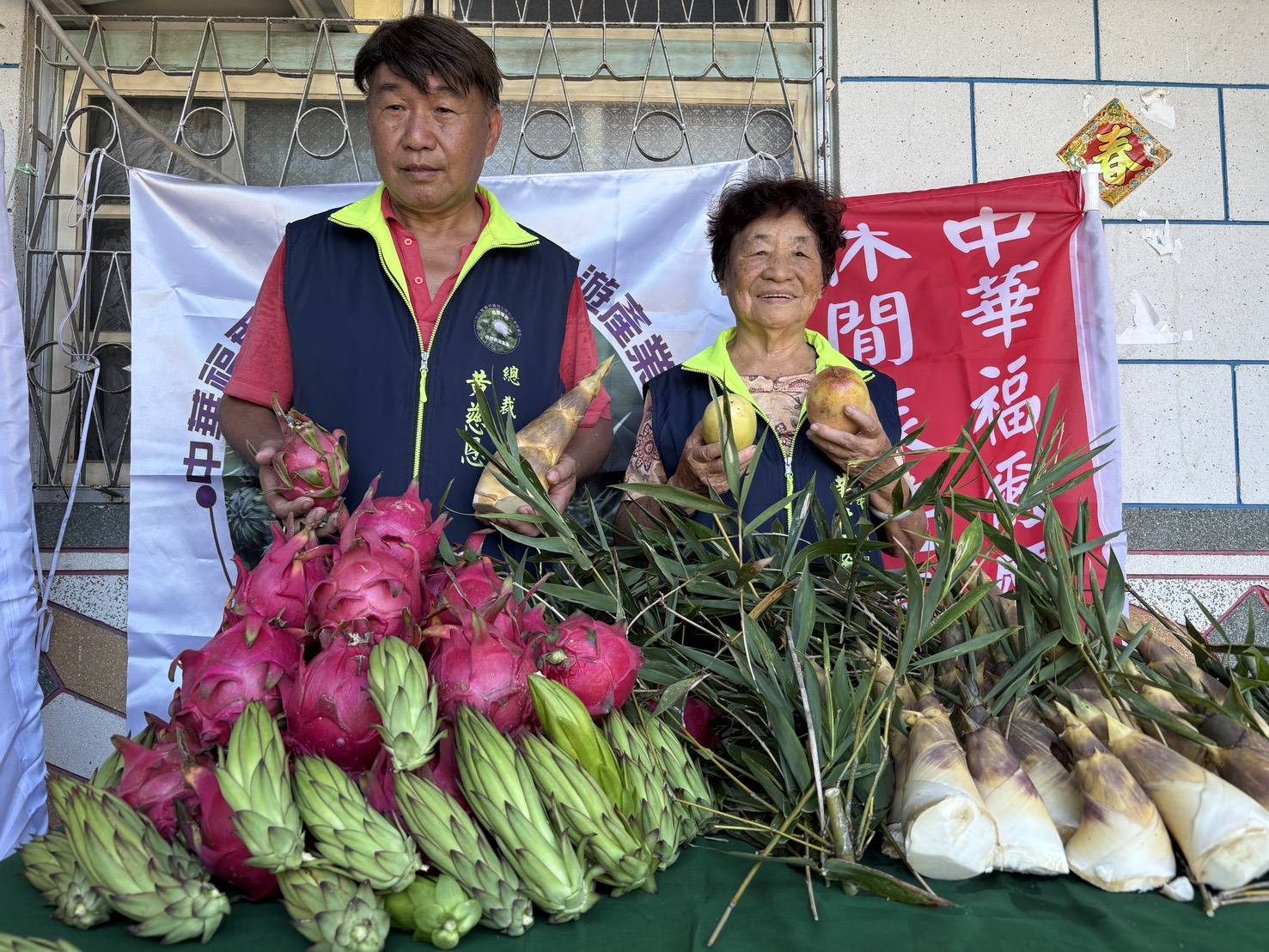 雙色冰淇淋紅龍果超吸睛 暑假開放採果體驗