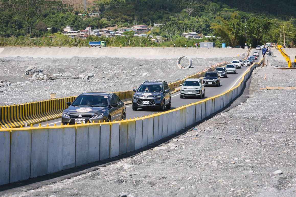 裕融企業捐助光復重建500萬 攜手格上租車組移動超人助重災居民復原   投入逾60輛免費代步車 災後一個月服務災區5000趟次  
