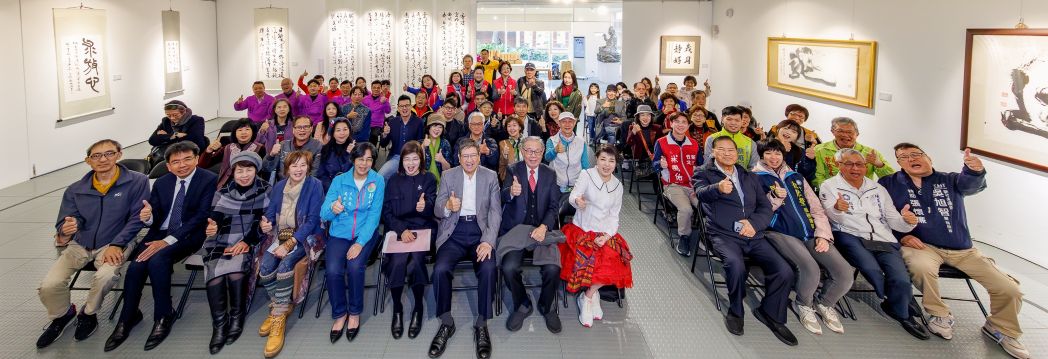 張炳煌書法暨e筆 + AI動畫作品展  簡文秀高歌按讚！