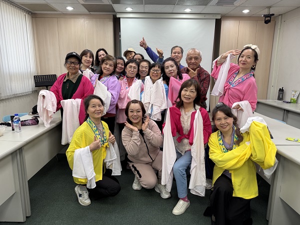 藝術家陶卉推廣越劇文化  基隆新住民水袖初體驗嗨翻天