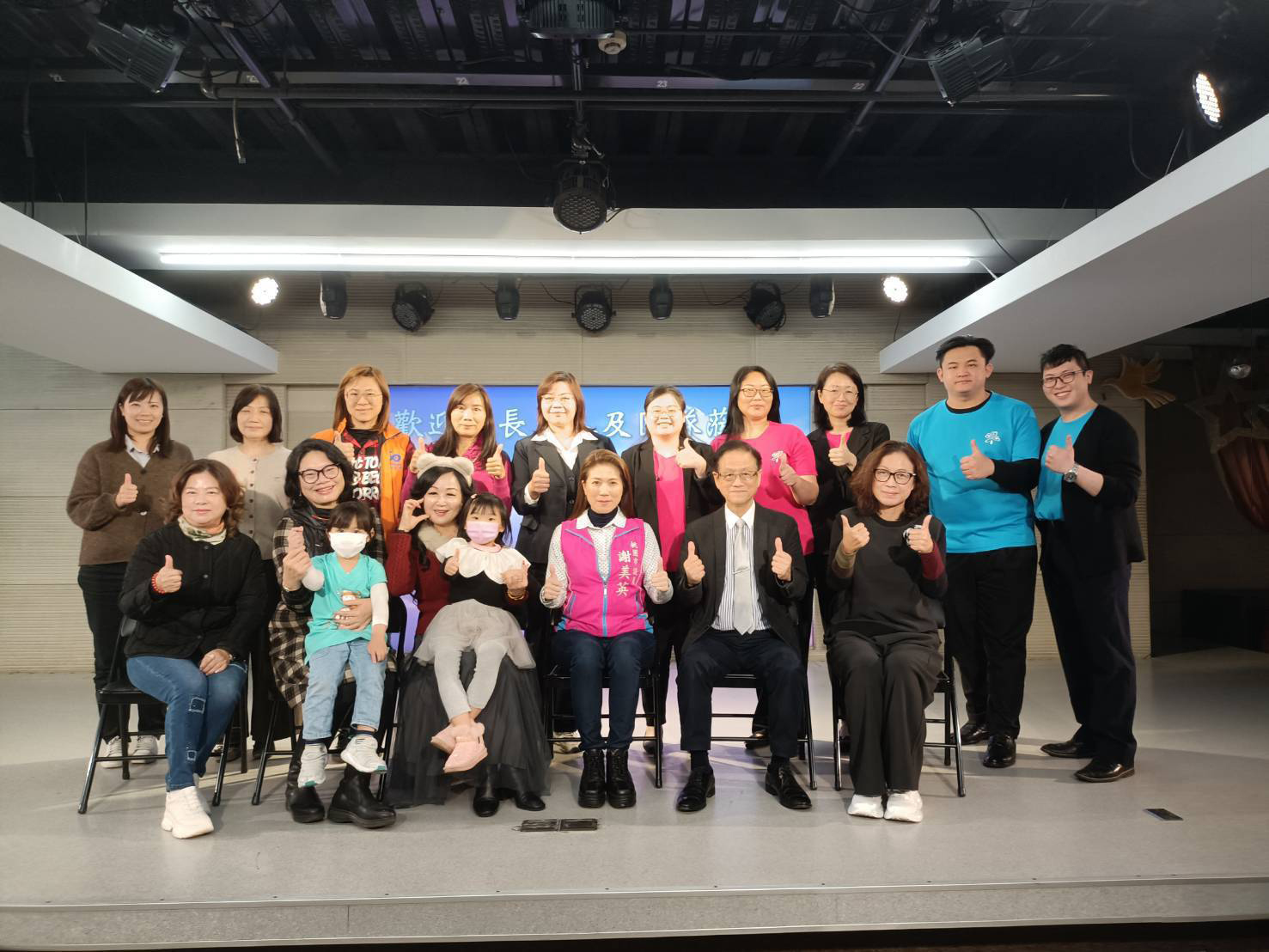 迎接國際社工日　桃園市長夫人張琦雅 率產官學訪愛鄰舍　深耕品格教育