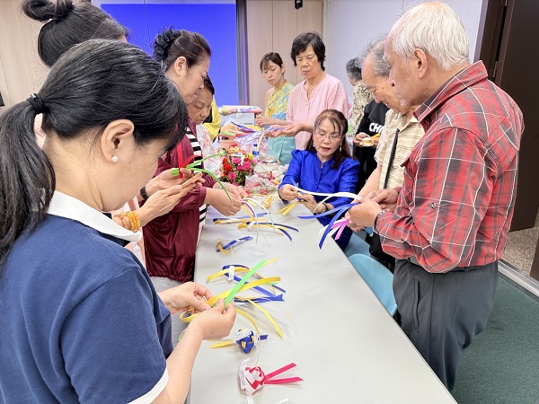 新住民「泰平安香包」傳愛慶端午