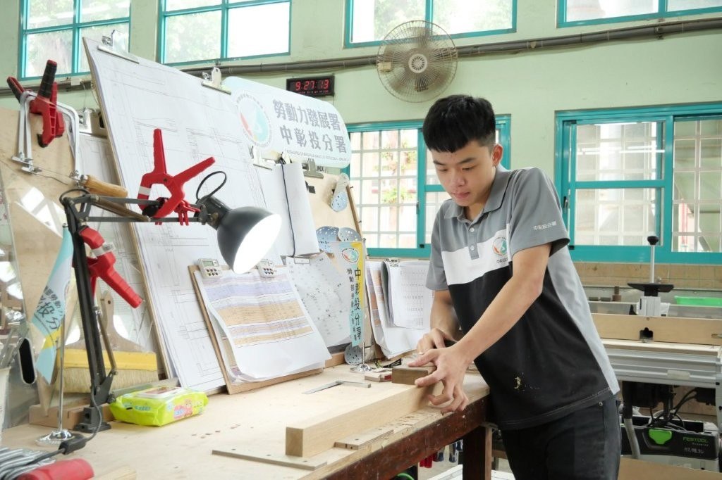 中彰投分署102名選手出征全國技能競賽 木工選手李爗墉再戰全國拚金牌！