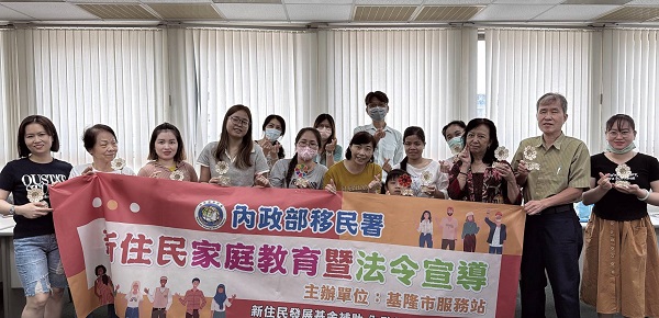 新住民手作音樂盒療癒好心情 跨機關防詐反賄守護好生活
