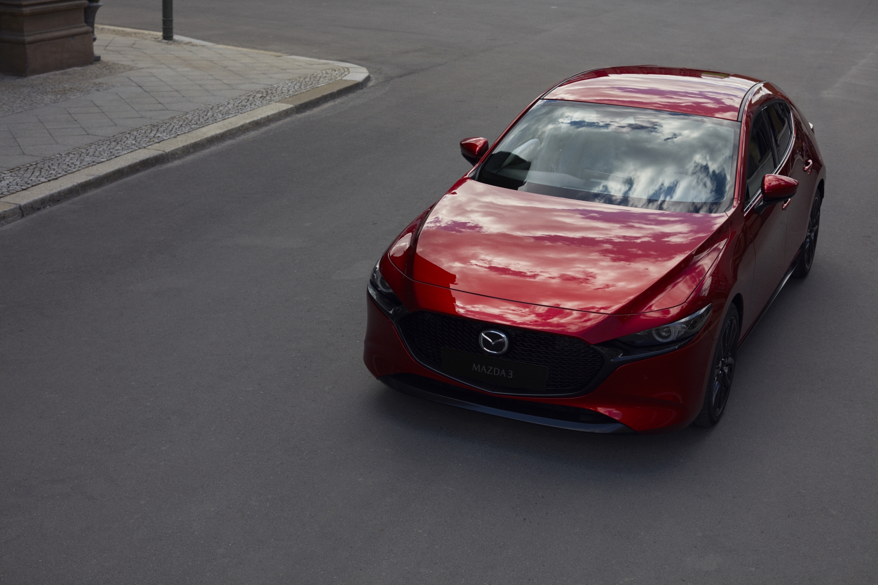 人本思維構築周延防護  六項 MAZDA 新世代旗艦安全科技跨級導入  2027 年式 MAZDA3 駕乘體驗再深化